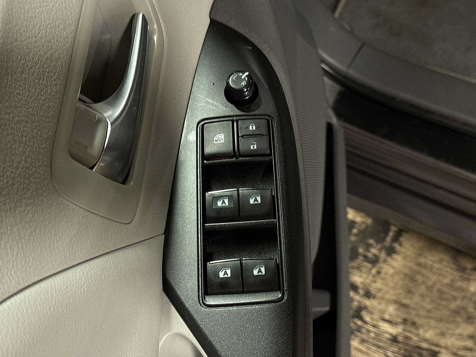Used 2020 Toyota Sienna LE w/ LE Preferred Package AWD/4WD image 23
