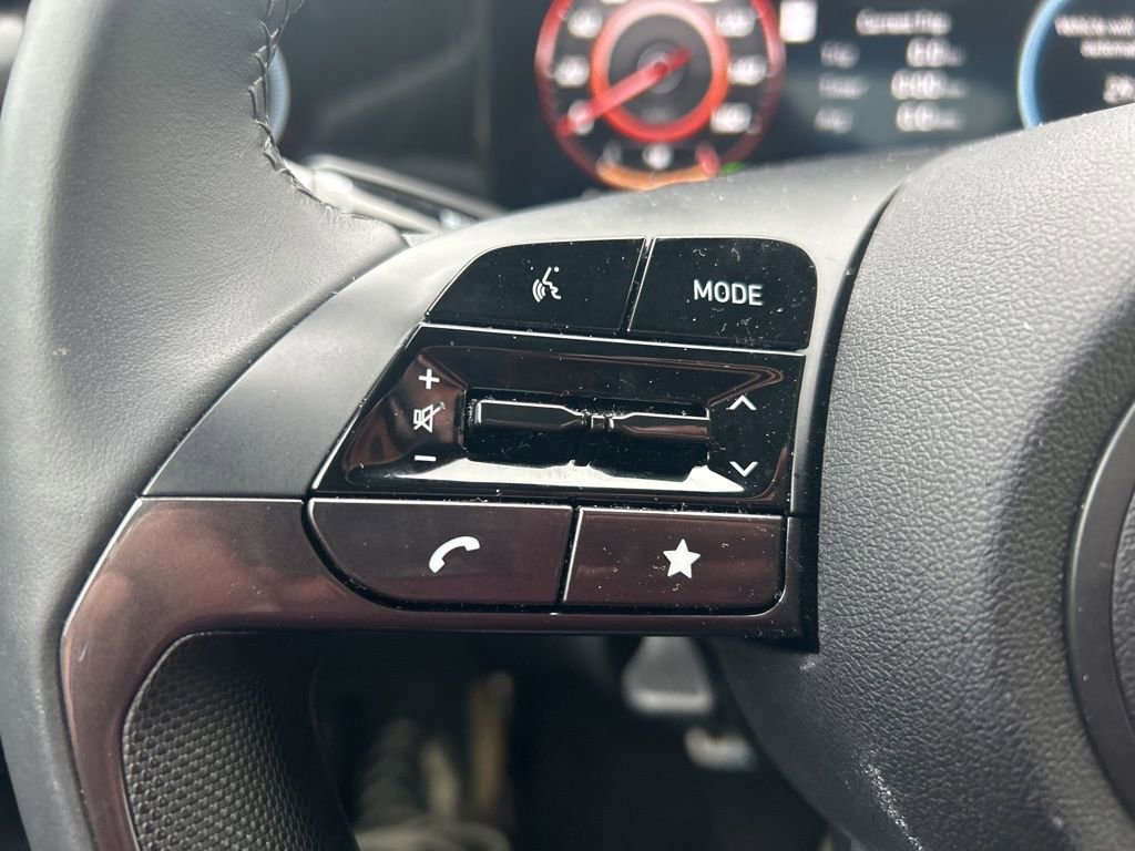 Used 2025 Hyundai Elantra SEL image 12