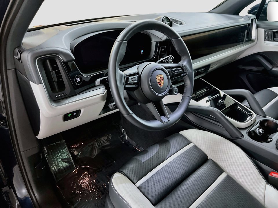 Certified 2026 Porsche Cayenne AWD/4WD image 4