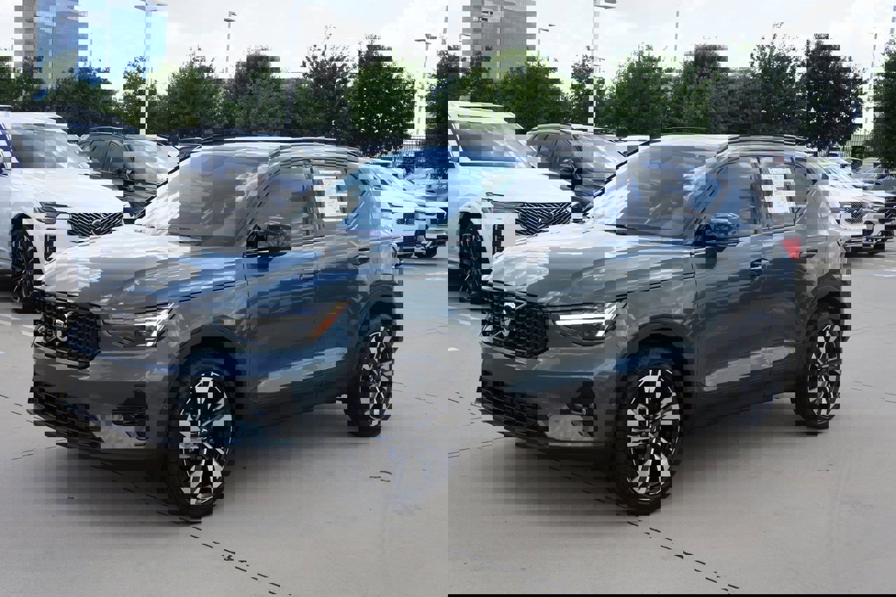 New 2026 Volvo XC40 B5 Plus w/ Protection Package Premier image 2