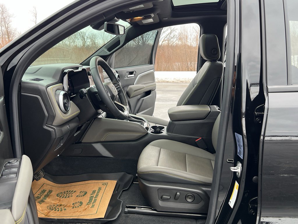 Used 2025 Chevrolet Colorado ZR2 w/ Technology Package image 14