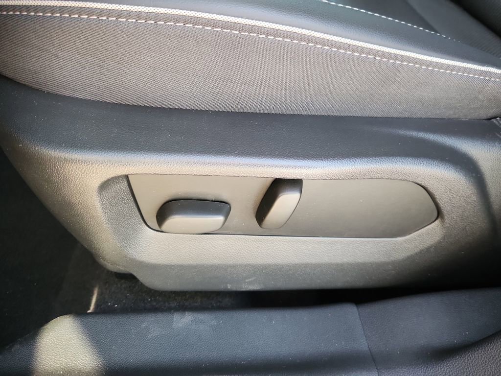 Used 2023 Buick Envision Essence w/ Technology Package I image 8