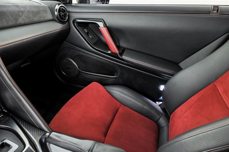 Used 2017 Nissan GT-R NISMO AWD/4WD image 63