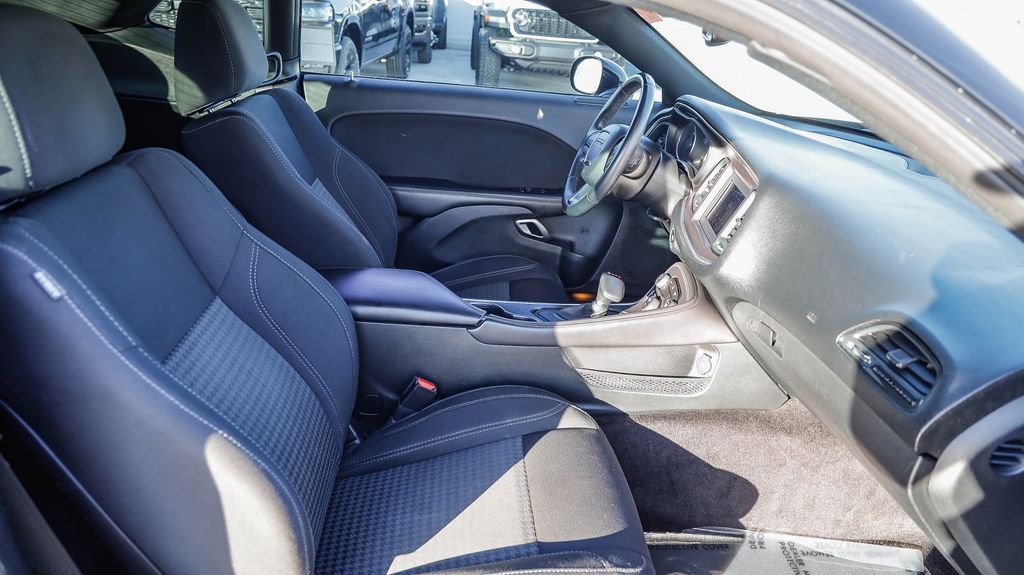 Used 2018 Dodge Challenger SXT image 17