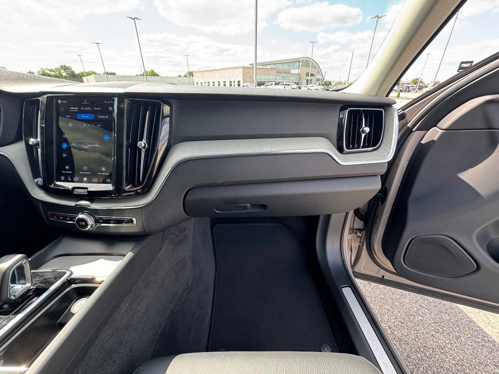 Used 2025 Volvo XC60 B5 Plus AWD/4WD image 28