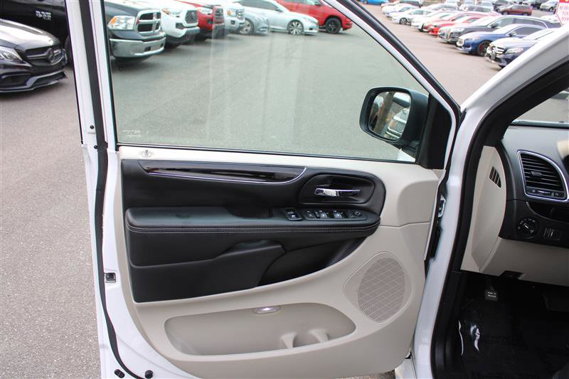 Used 2018 Dodge Grand Caravan SXT image 10