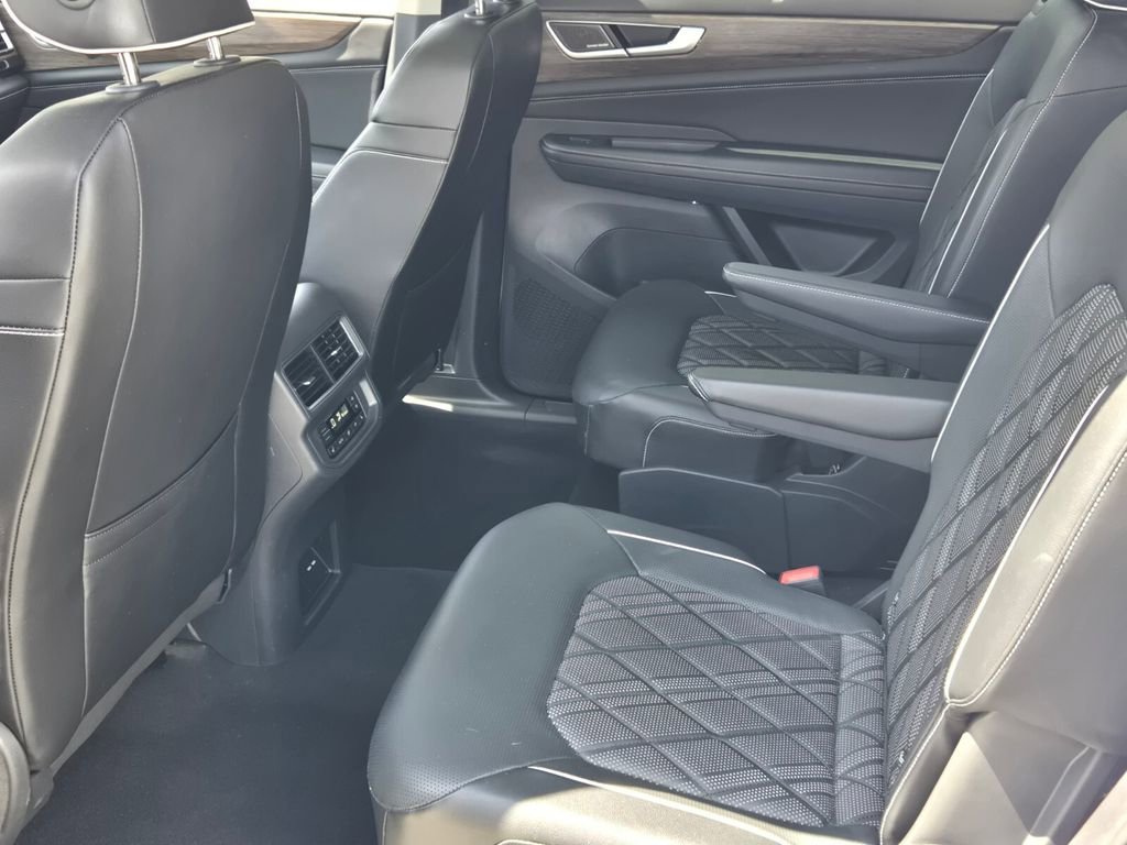 Used 2024 Volkswagen Atlas SEL Premium R-Line image 12