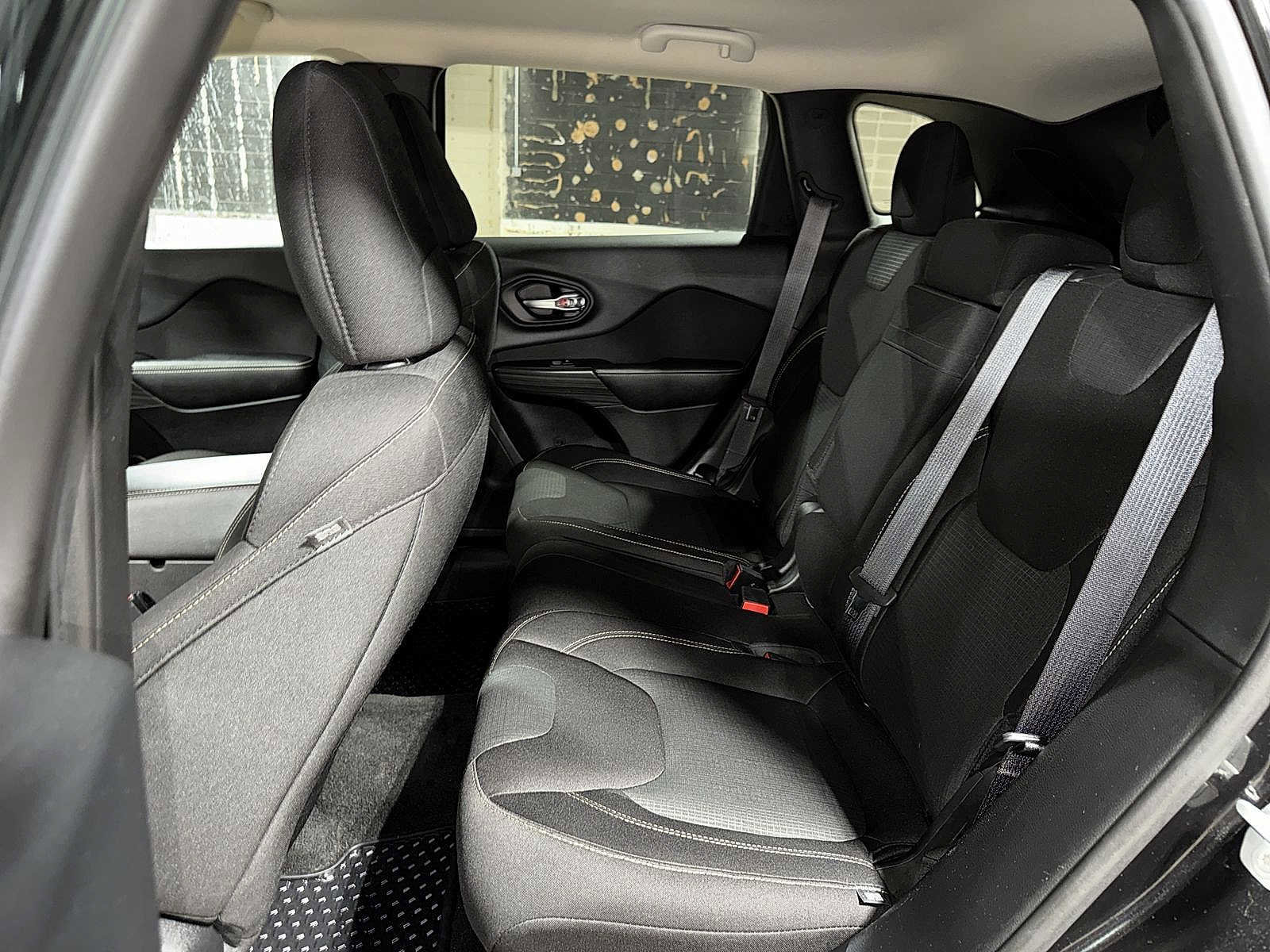 Used 2015 Jeep Cherokee Latitude image 17