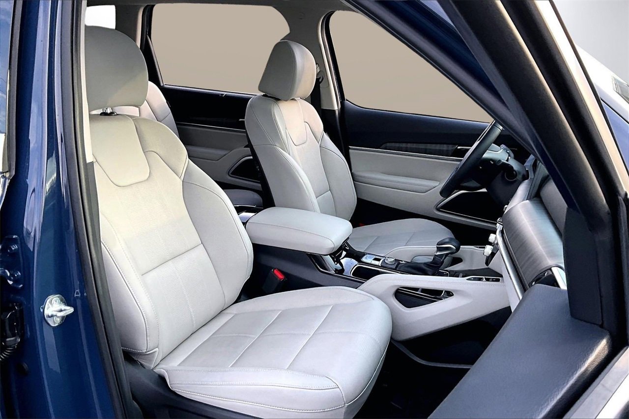Used 2025 Kia Telluride EX w/ EX Captain's Chair Package image 22