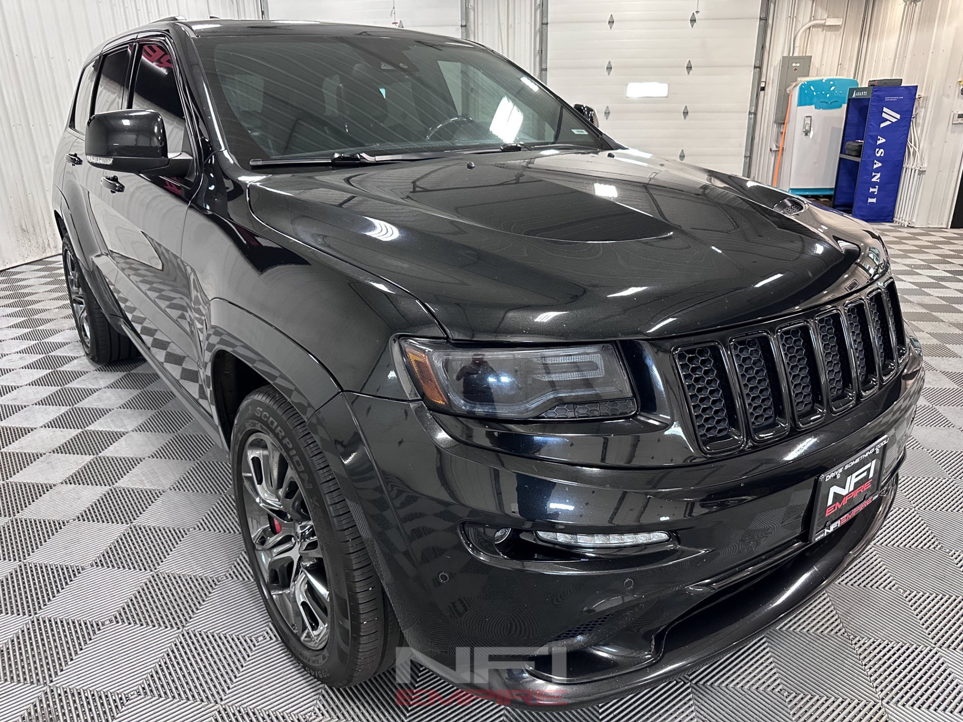 Used 2016 Jeep Grand Cherokee SRT AWD/4WD image 5