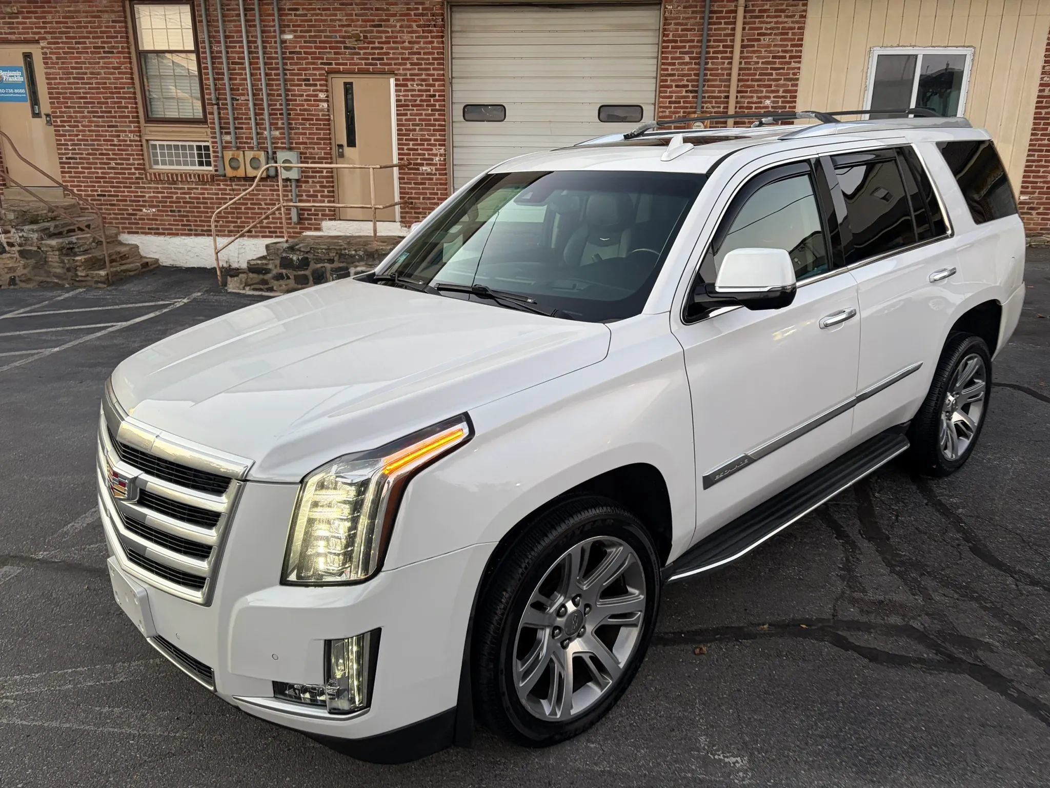 Used 2016 Cadillac Escalade Luxury AWD/4WD image 22
