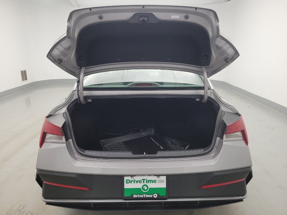 Used 2025 Hyundai Elantra SE FWD image 29