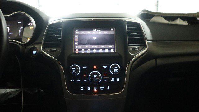 Used 2021 Jeep Grand Cherokee Laredo image 12