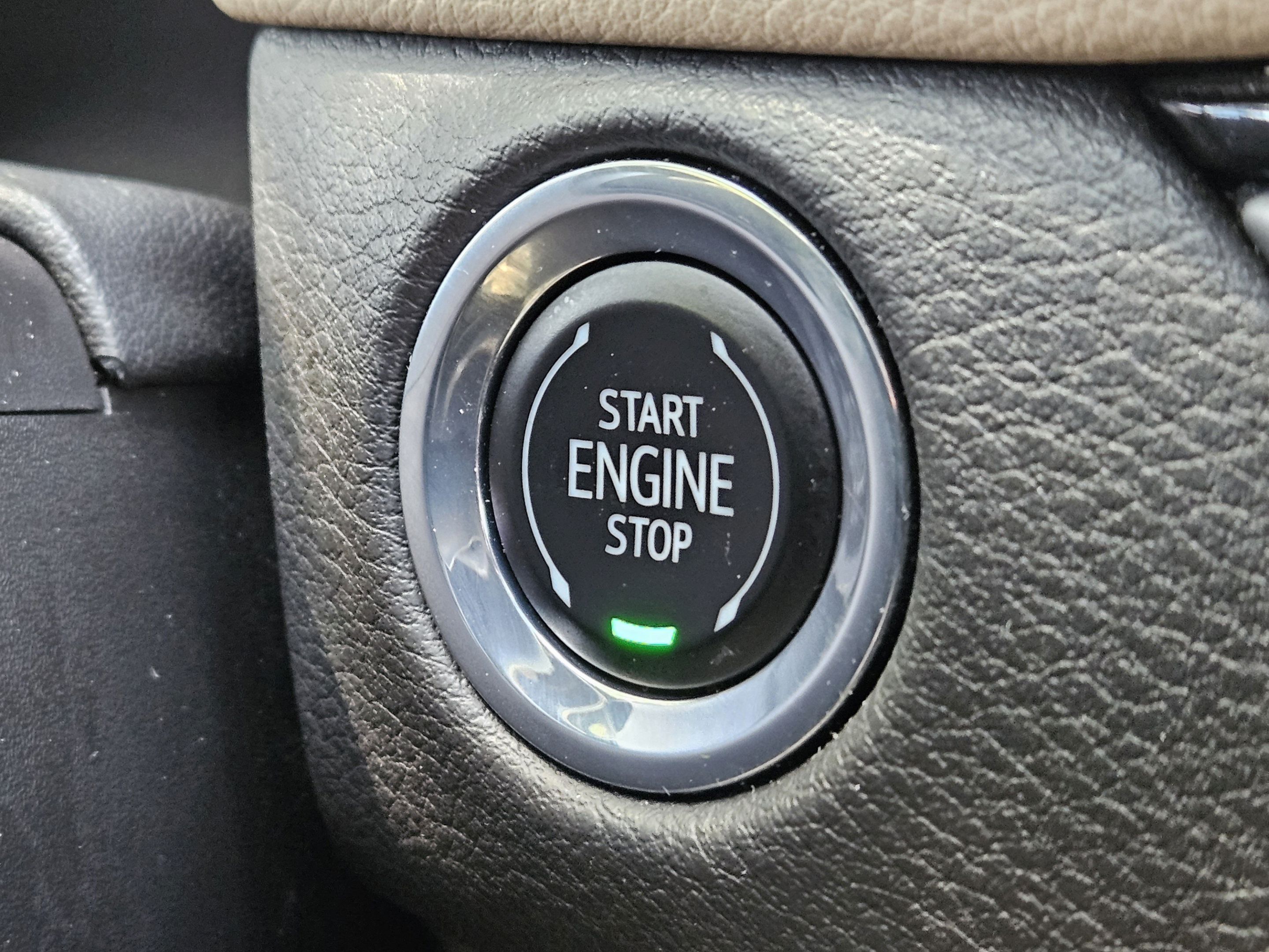 Used 2024 Cadillac XT4 Luxury w/ Cold Weather Package FWD image 13