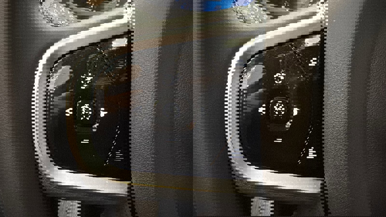 New 2026 Volvo XC90 T8 Plus w/ Protection Package Premier image 13