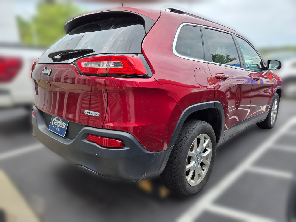 Used 2016 Jeep Cherokee Latitude w/ Cold Weather Group FWD image 12