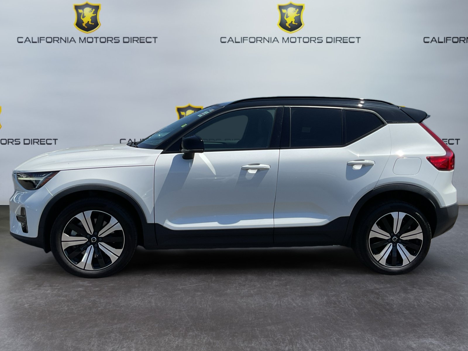 Used 2023 Volvo XC40 Recharge Core AWD/4WD image 8