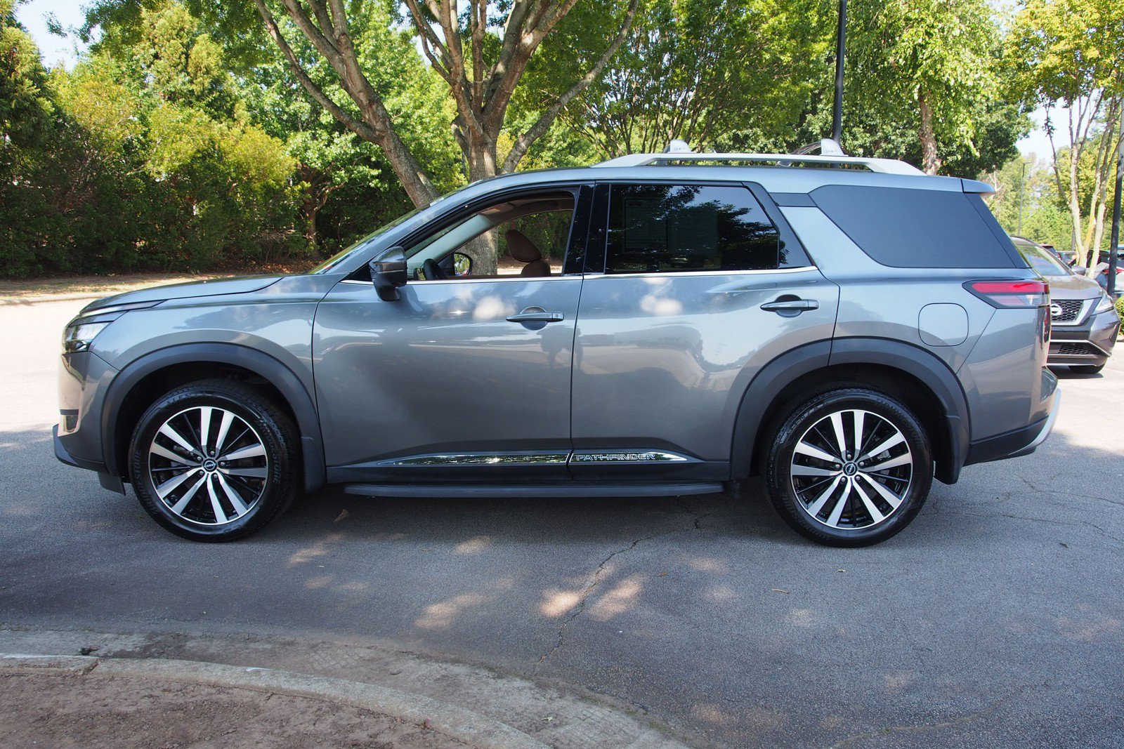 Used 2024 Nissan Pathfinder Platinum w/ Cargo Package FWD image 4