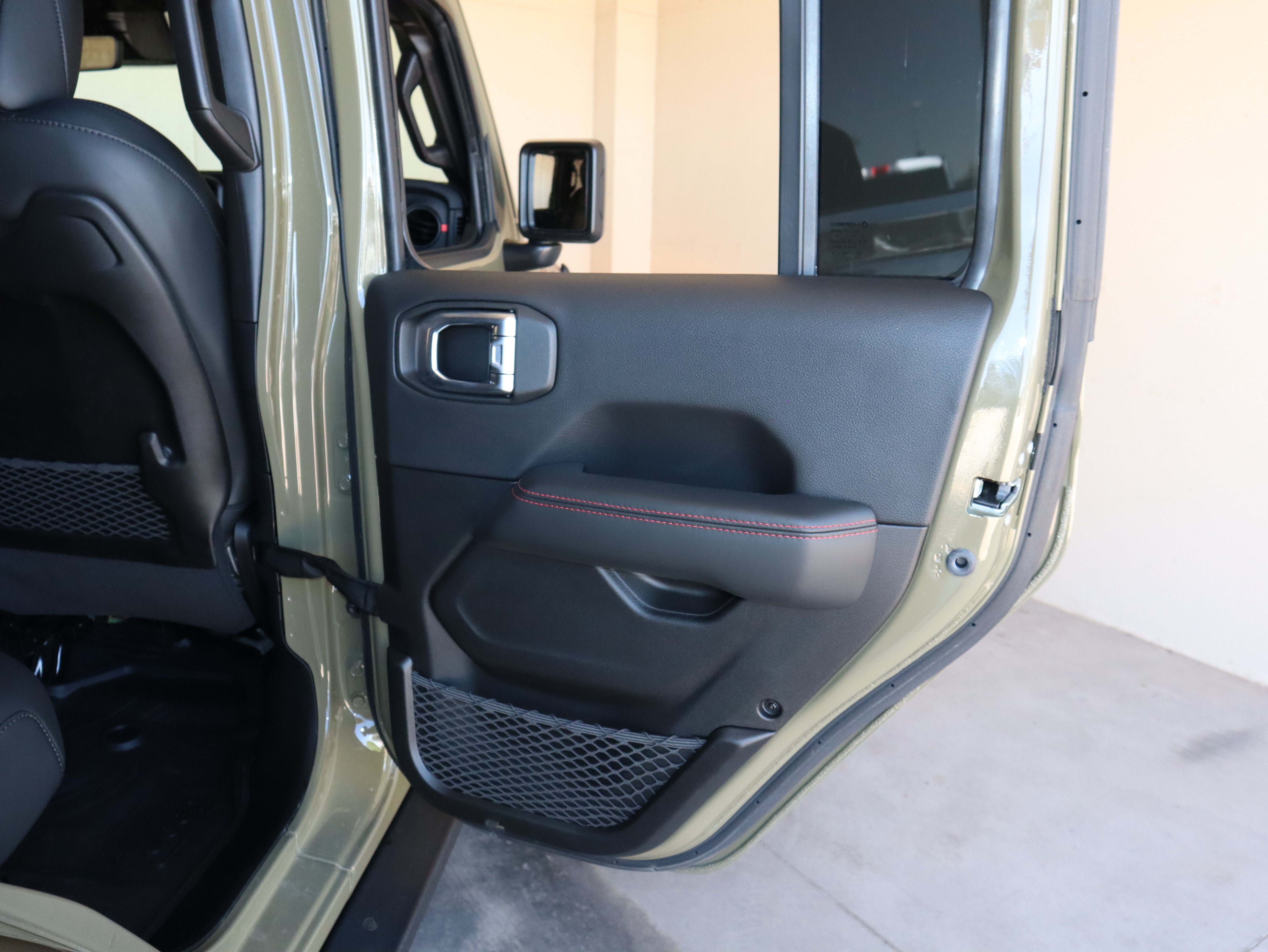 Used 2025 Jeep Wrangler Unlimited Rubicon AWD/4WD image 46