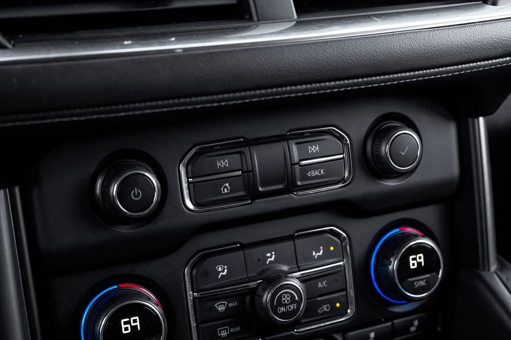 Used 2022 Chevrolet Suburban LT w/ Luxury Package image 24