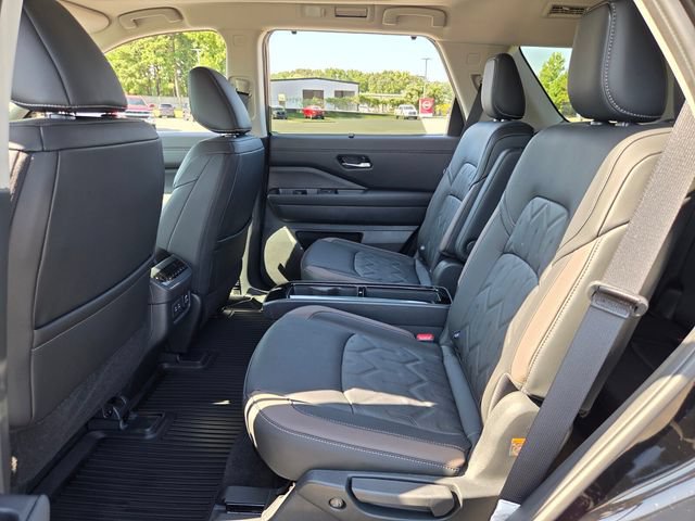 New 2026 Nissan Pathfinder Platinum FWD image 13