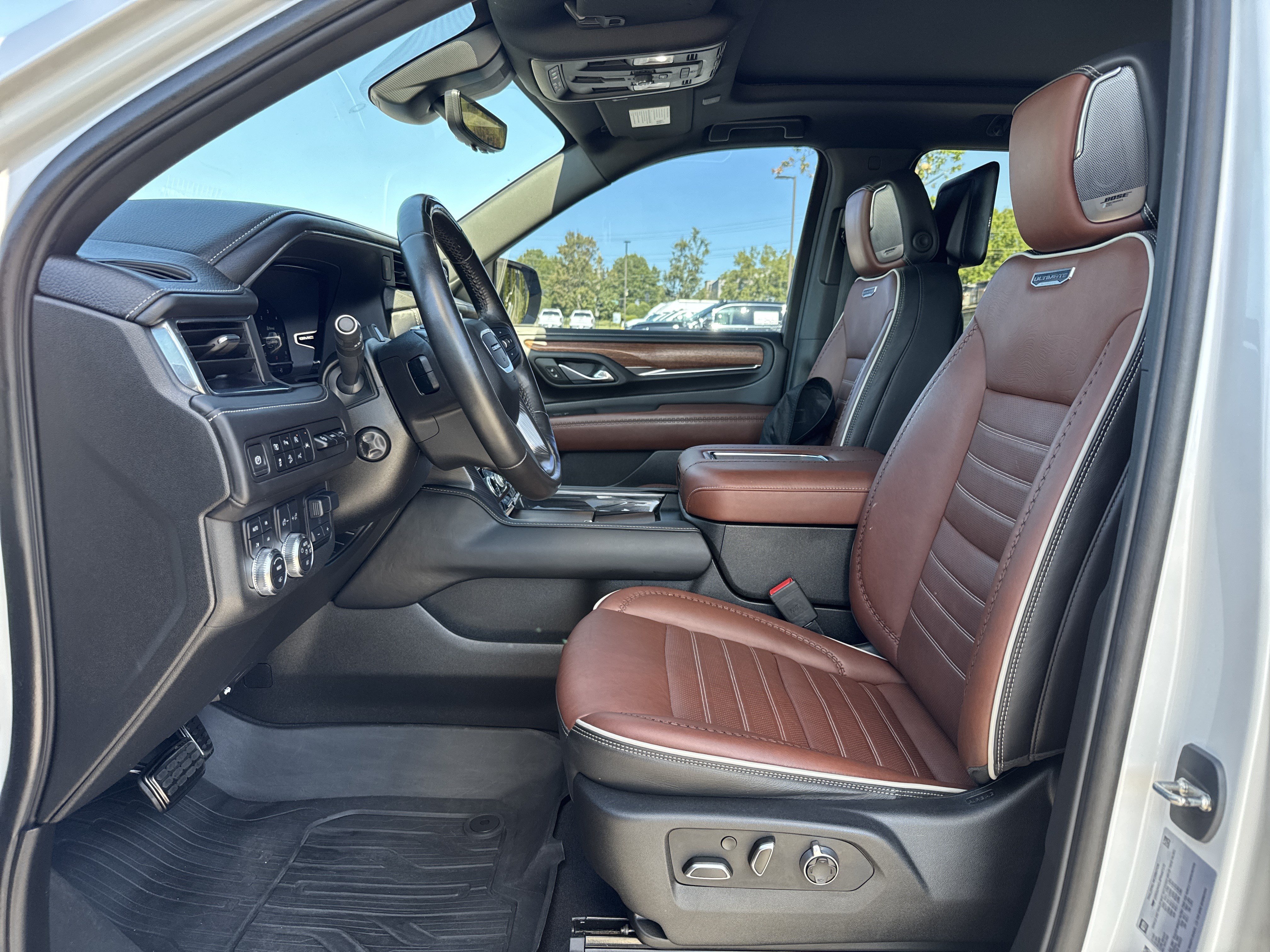 Used 2023 GMC Yukon XL Denali Ultimate w/ LPO, Floor Liner Package AWD/4WD image 16