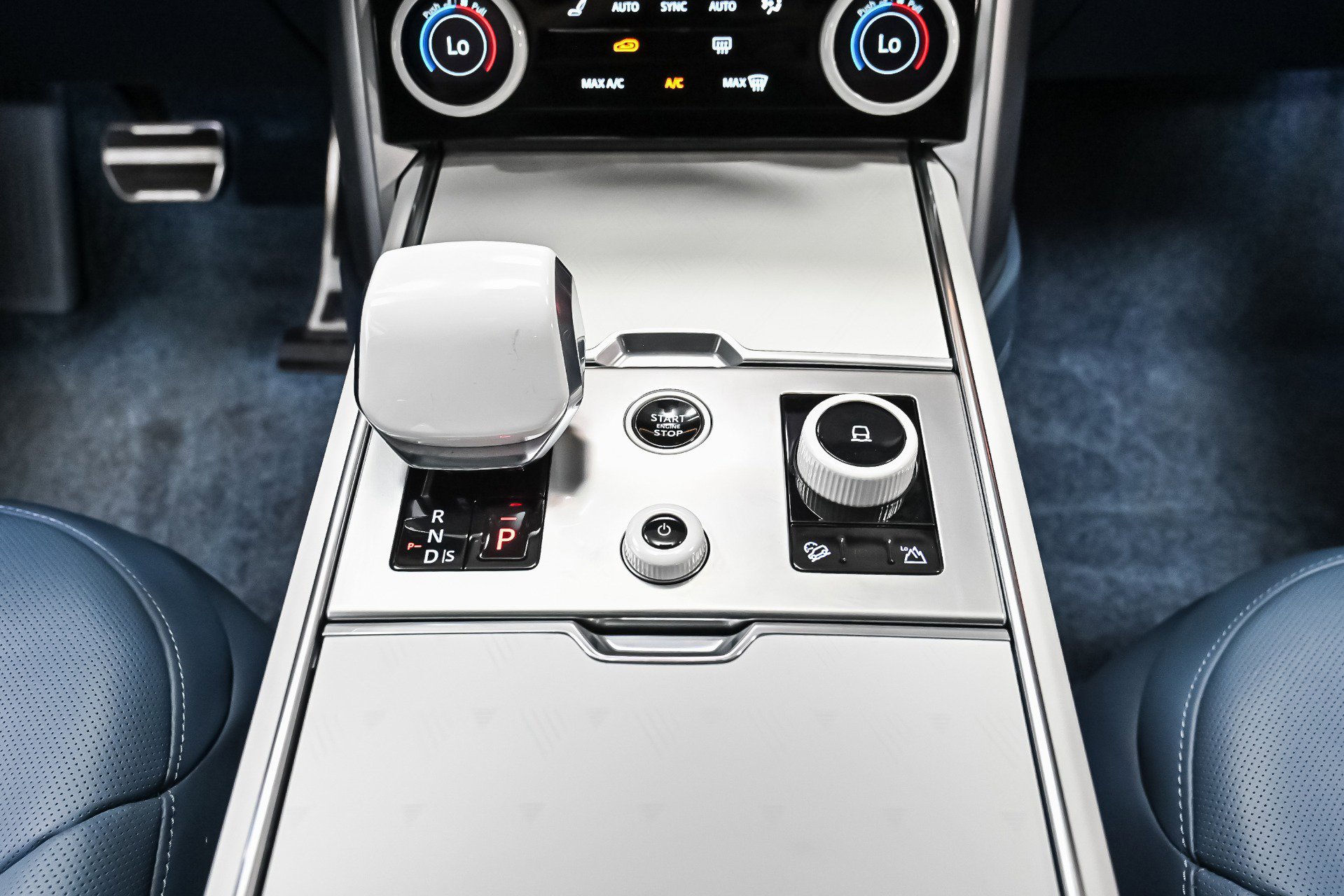 Used 2023 Land Rover Range Rover LWB SV Autobiography image 30