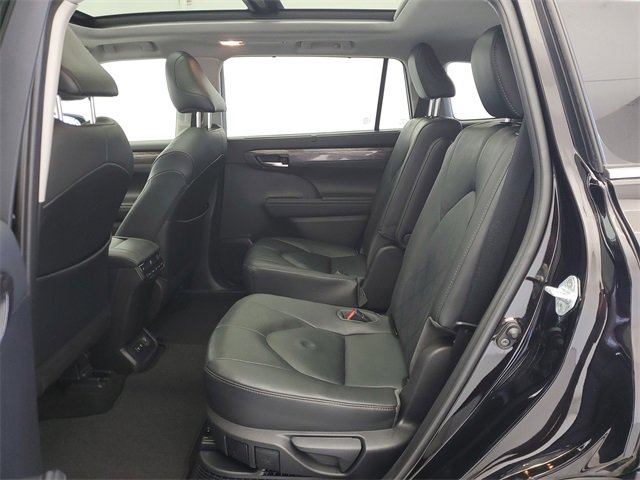 Used 2020 Toyota Highlander Limited Platinum image 16