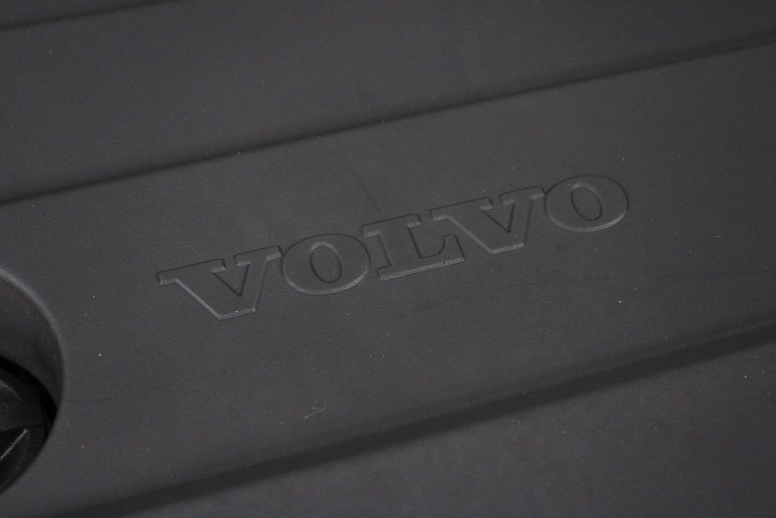 Certified 2026 Volvo XC40 B5 Plus w/ Protection Package Premier image 25