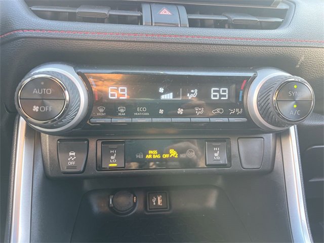 Used 2024 Toyota RAV4 SE image 19