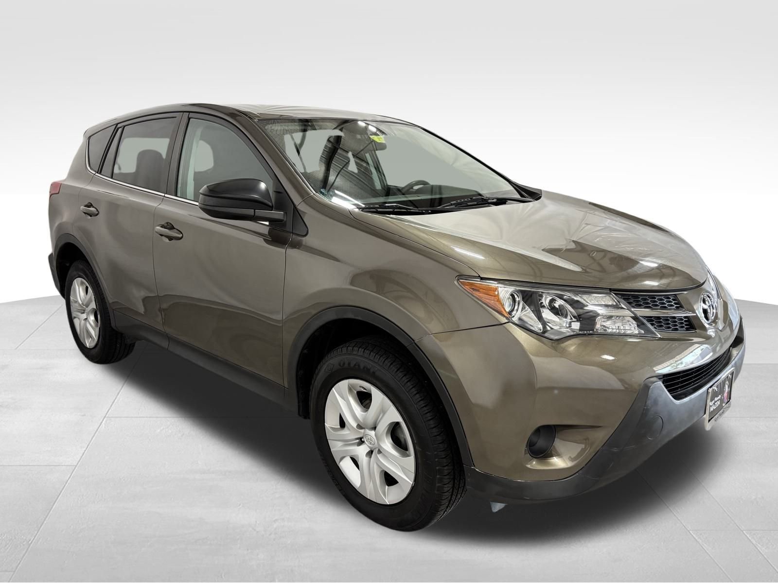 Used 2015 Toyota RAV4 LE image 3