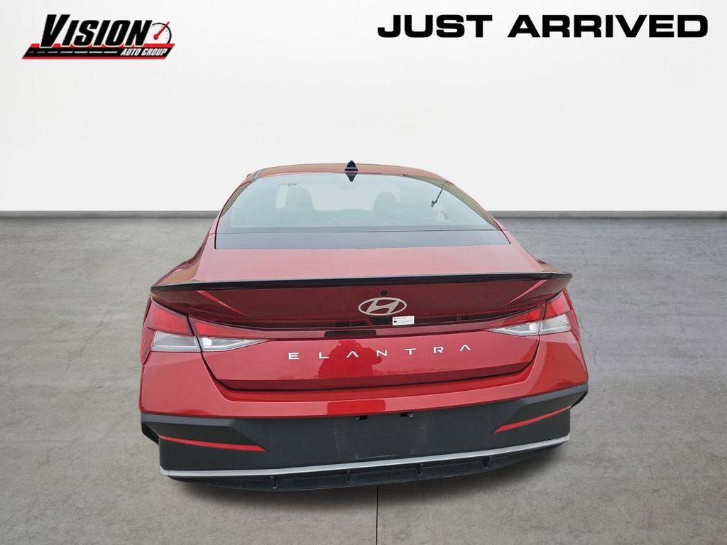 Used 2025 Hyundai Elantra Sport image 6