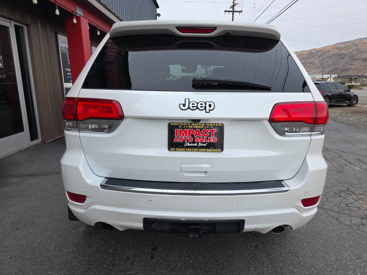 Used 2017 Jeep Grand Cherokee Overland w/ Jeep Active Safety Group image 11