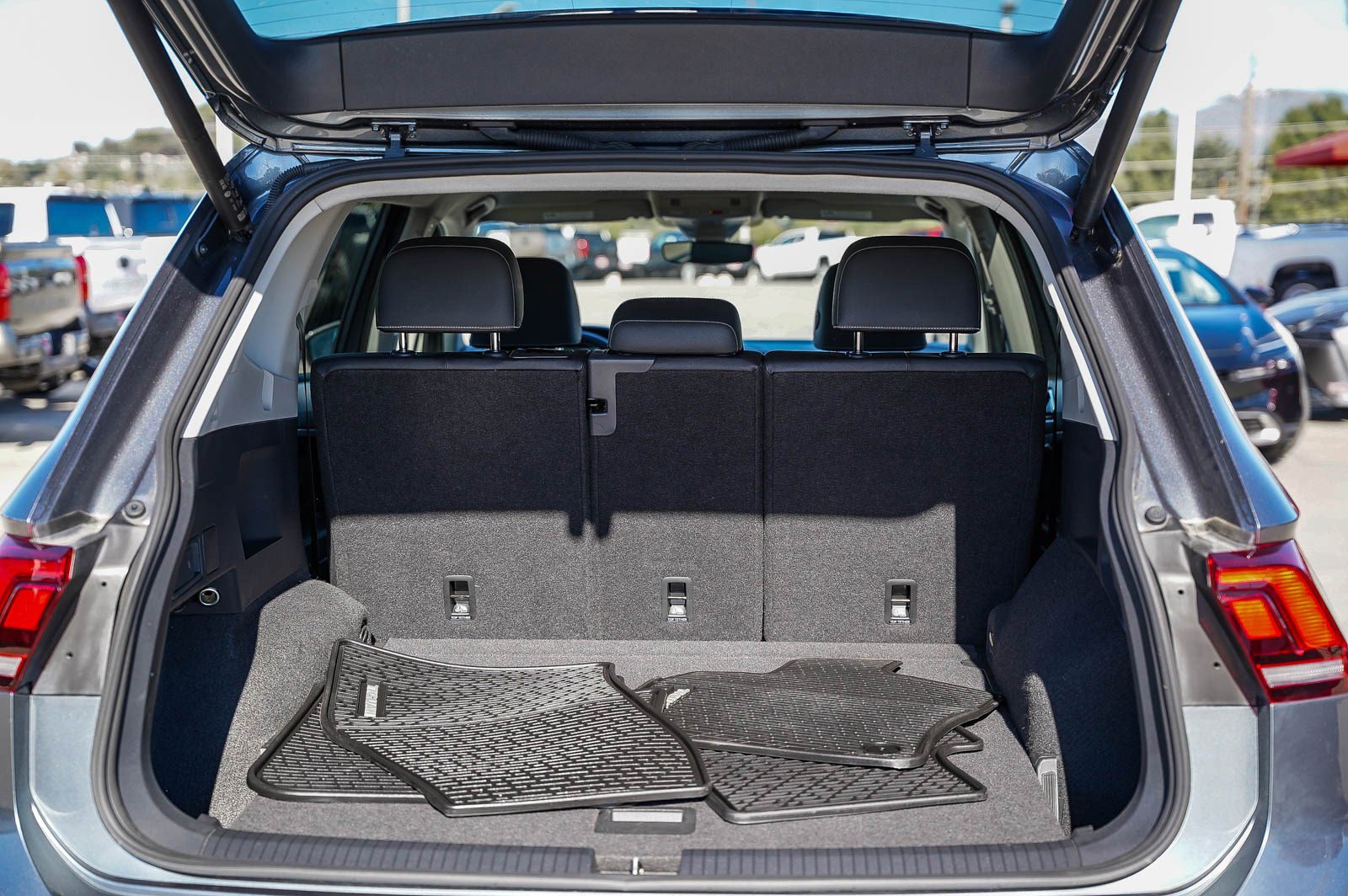 Used 2024 Volkswagen Tiguan SE image 27