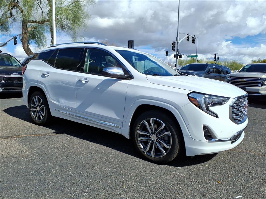 Used 2020 GMC Terrain Denali w/ Denali Premium Package image 3