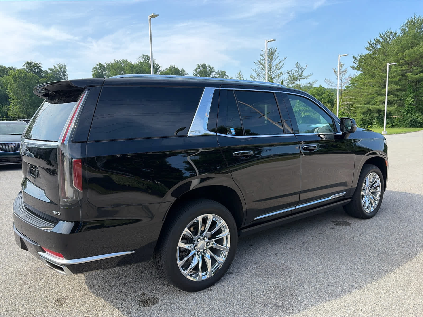 Used 2023 Cadillac Escalade Premium Luxury w/ LPO, Radiant Package AWD/4WD image 4