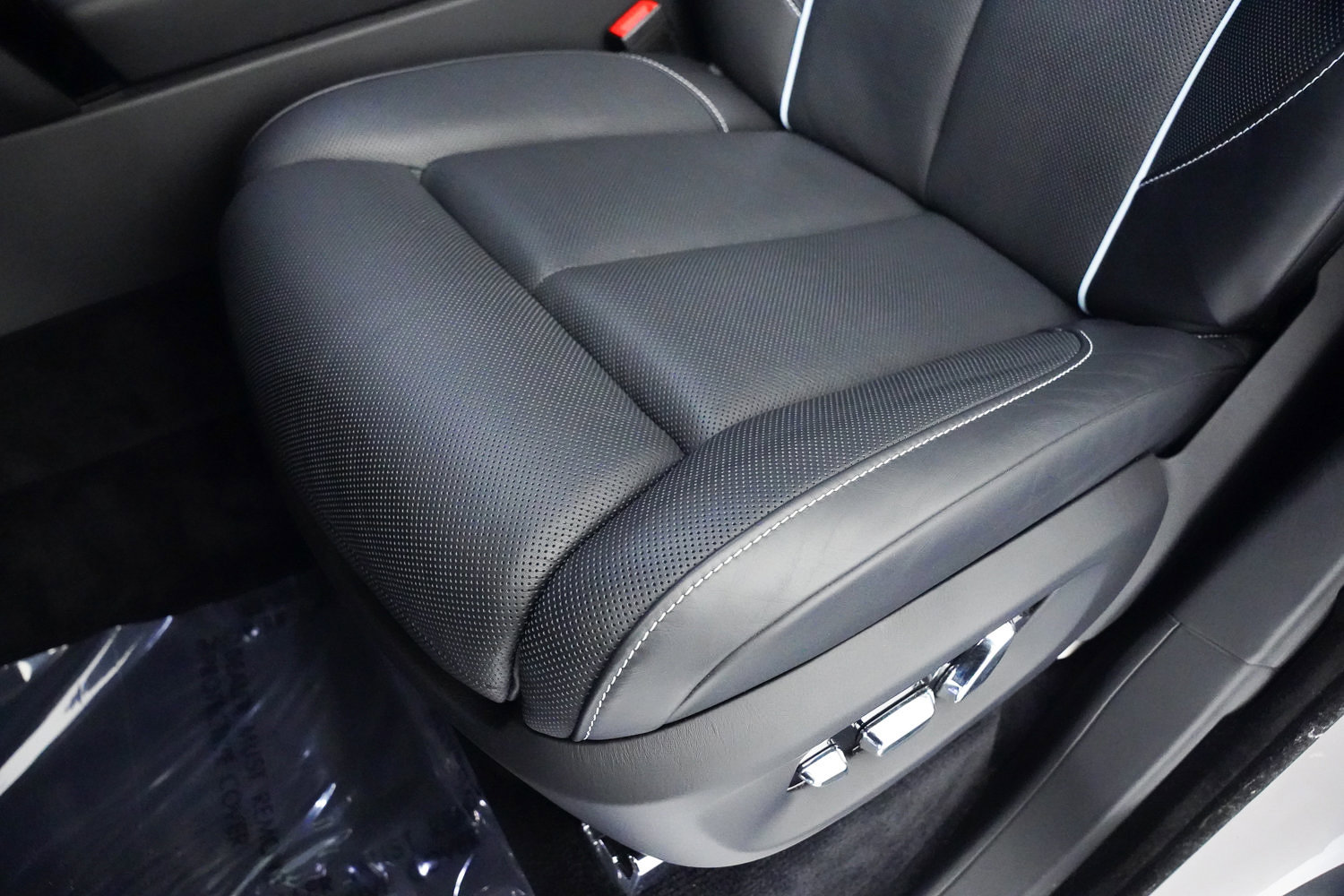 Used 2024 Rolls-Royce Cullinan Black Badge image 31