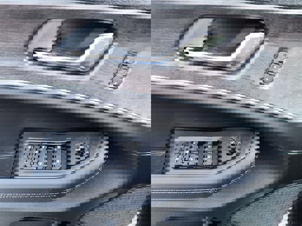 New 2025 Jeep Grand Cherokee L Limited w/ Luxury Tech Group II image 13