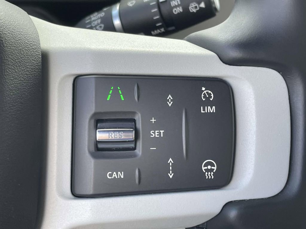 Used 2024 Land Rover Defender 110 X-Dynamic SE image 28