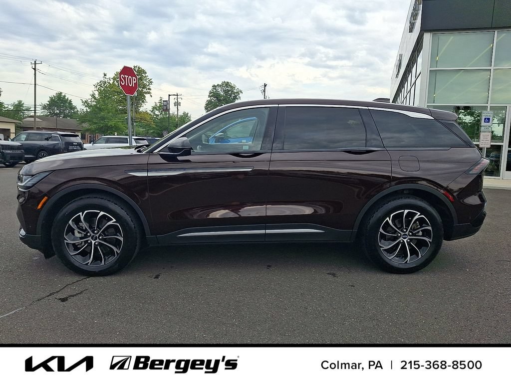 Used 2024 Lincoln Nautilus Premier AWD/4WD image 9