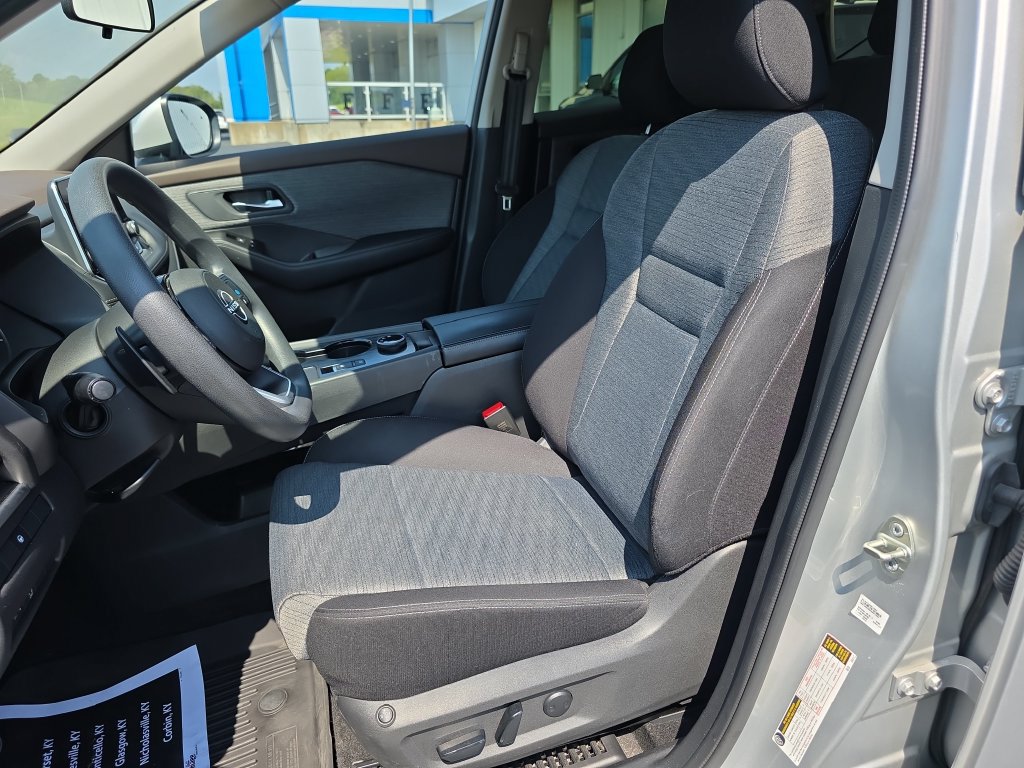 Used 2023 Nissan Rogue SV AWD/4WD image 14