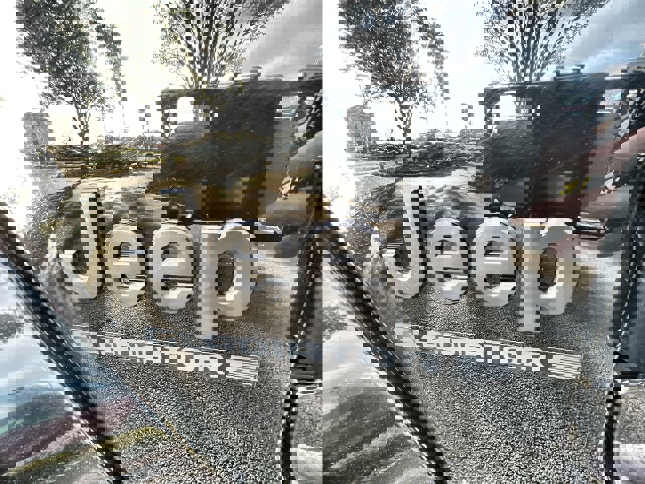 Used 2023 Jeep Gladiator Sport image 31