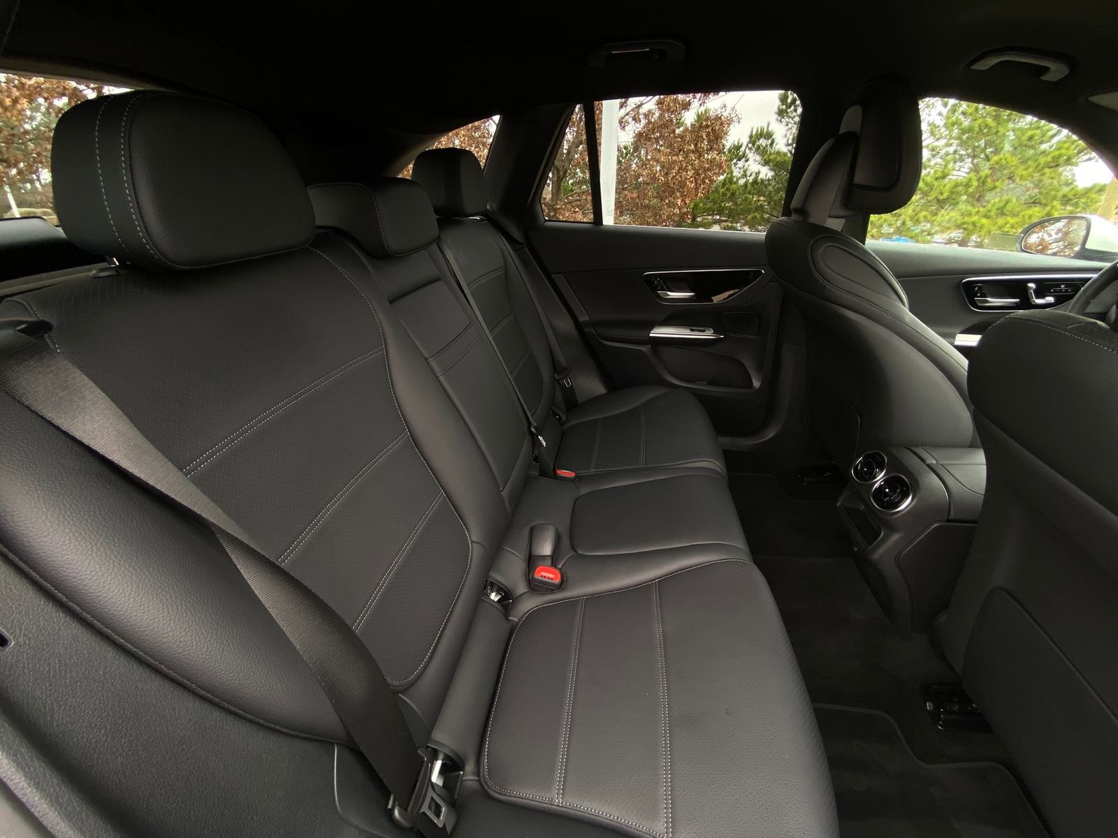 Used 2025 Mercedes-Benz GLC 300 image 28