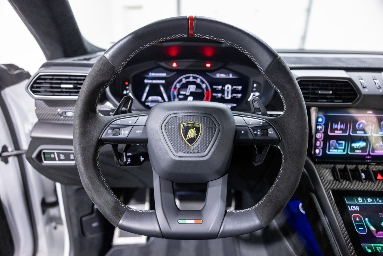 Used 2023 Lamborghini Urus Performante image 47