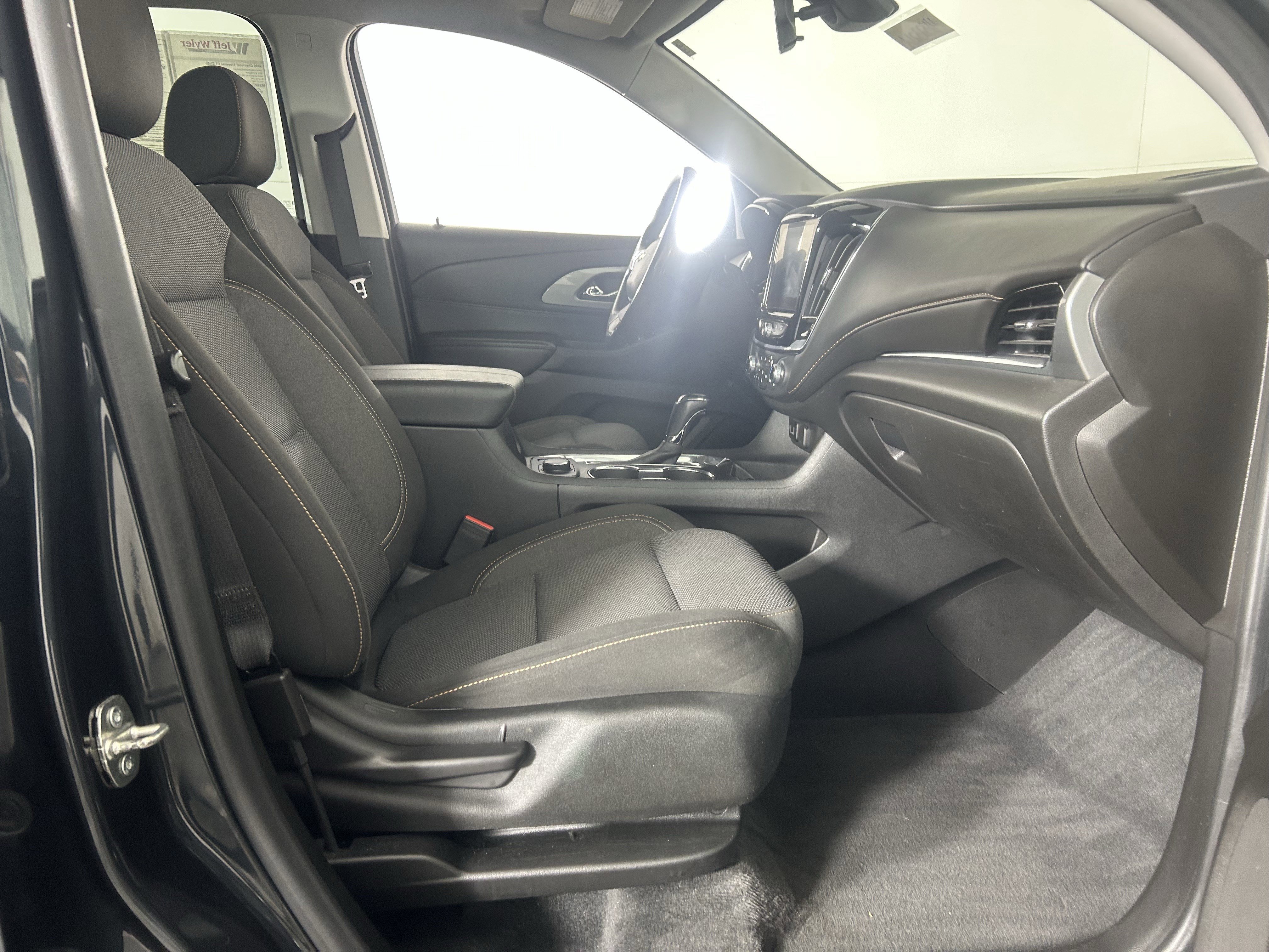 Used 2020 Chevrolet Traverse LT image 45