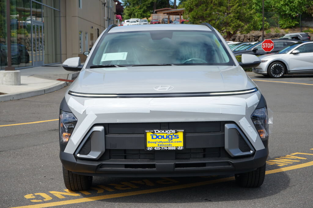 Certified 2025 Hyundai Kona SEL AWD/4WD image 2