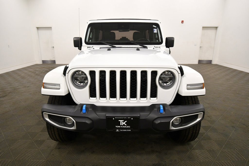 Used 2022 Jeep Wrangler Unlimited Sahara w/ Cold Weather Group image 9