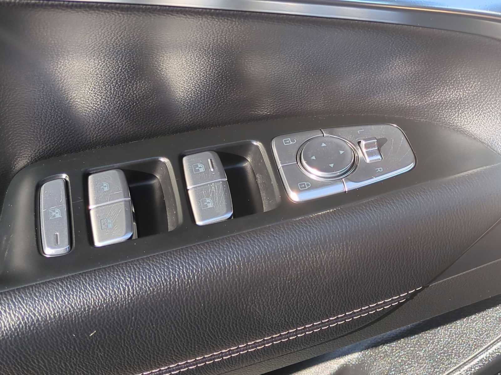 Used 2025 Genesis G70 2.5T image 23