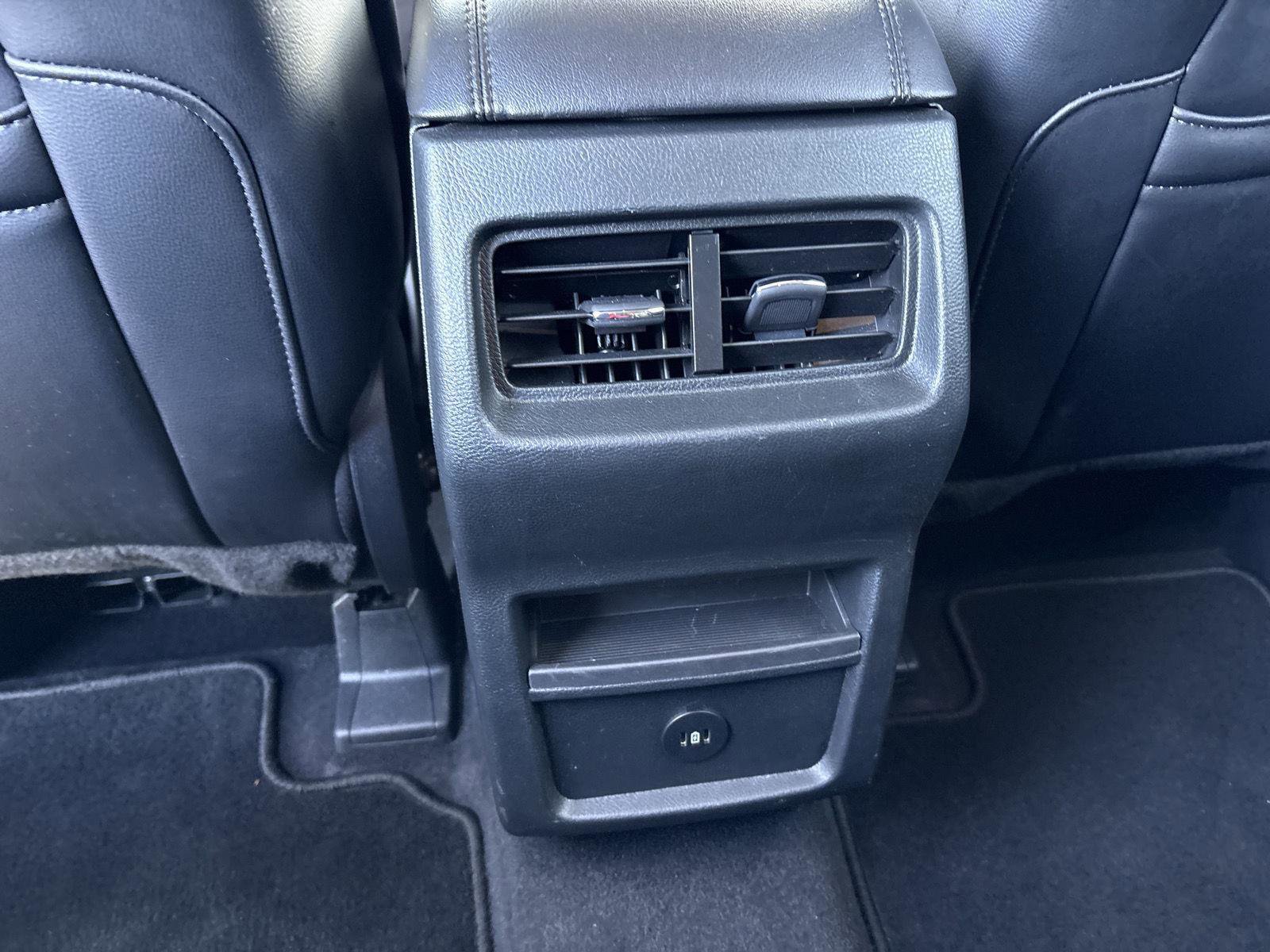 Used 2024 Ford Edge SEL image 23