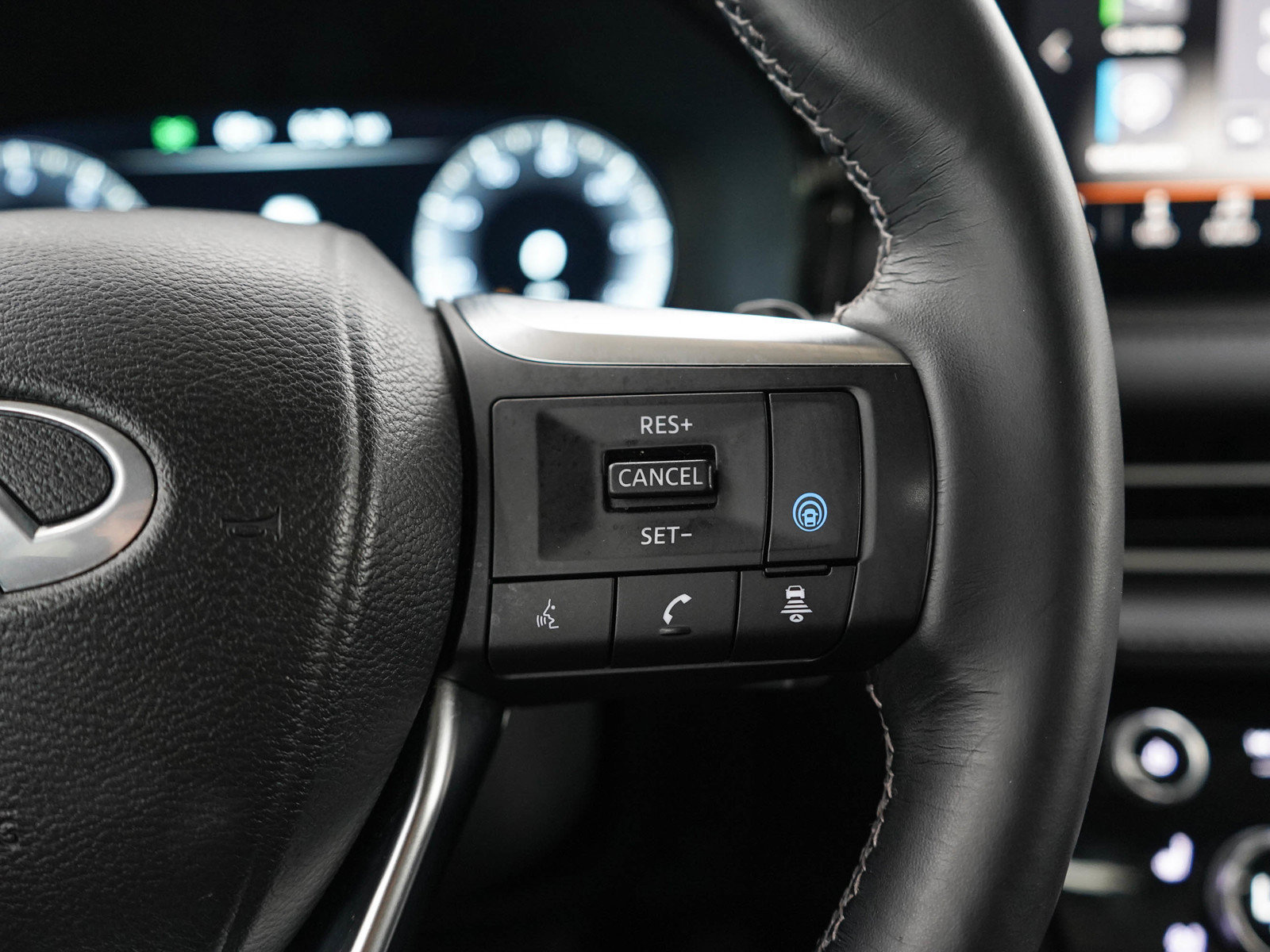 Used 2025 INFINITI QX60 Sensory AWD/4WD image 29